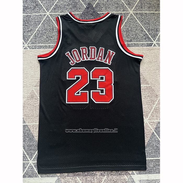Maglia Chicago Bulls Michael Jordan No 23 Mitchell & Ness 1997-98 Nero Firmada